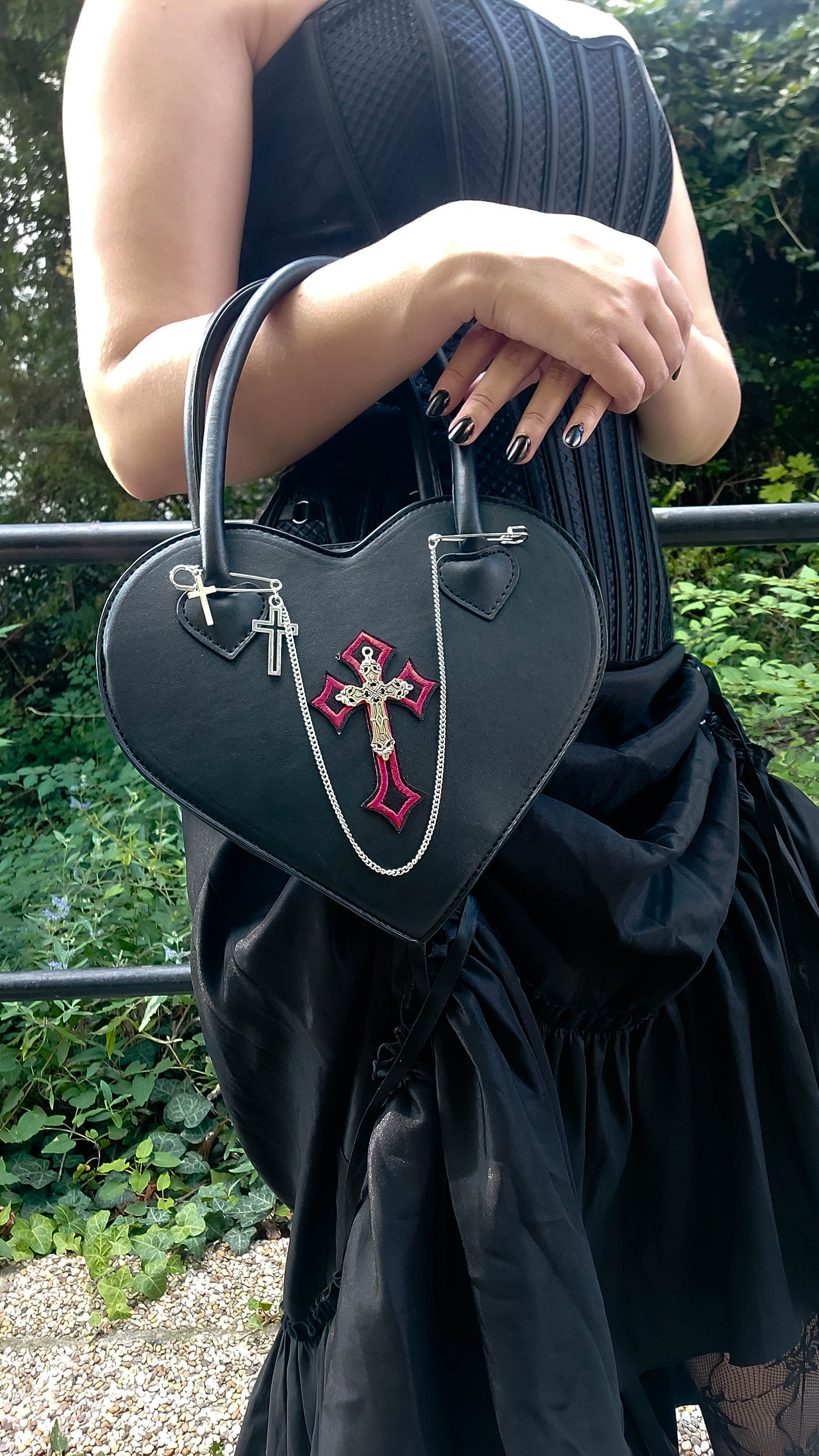 Gótikus stílusú női szív alakú kézi és válltáska